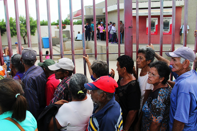 Otro pensionado falleció de un infarto en cola para retirar efectivo en Zulia