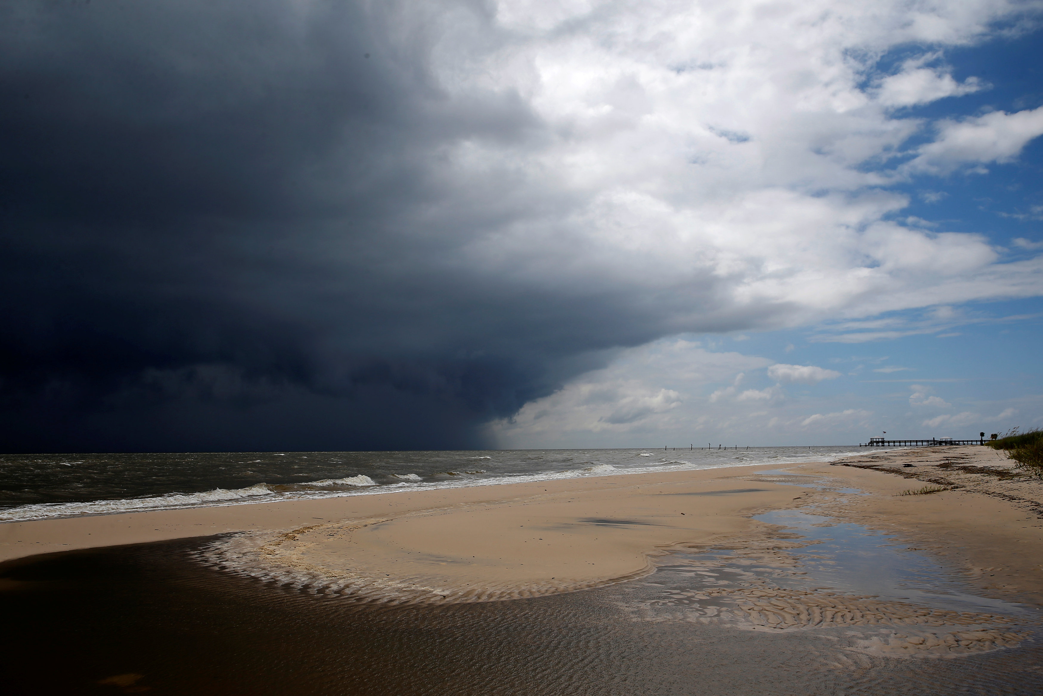 Tormenta tropical Gordon toca tierra en la costa de EEUU y deja un muerto