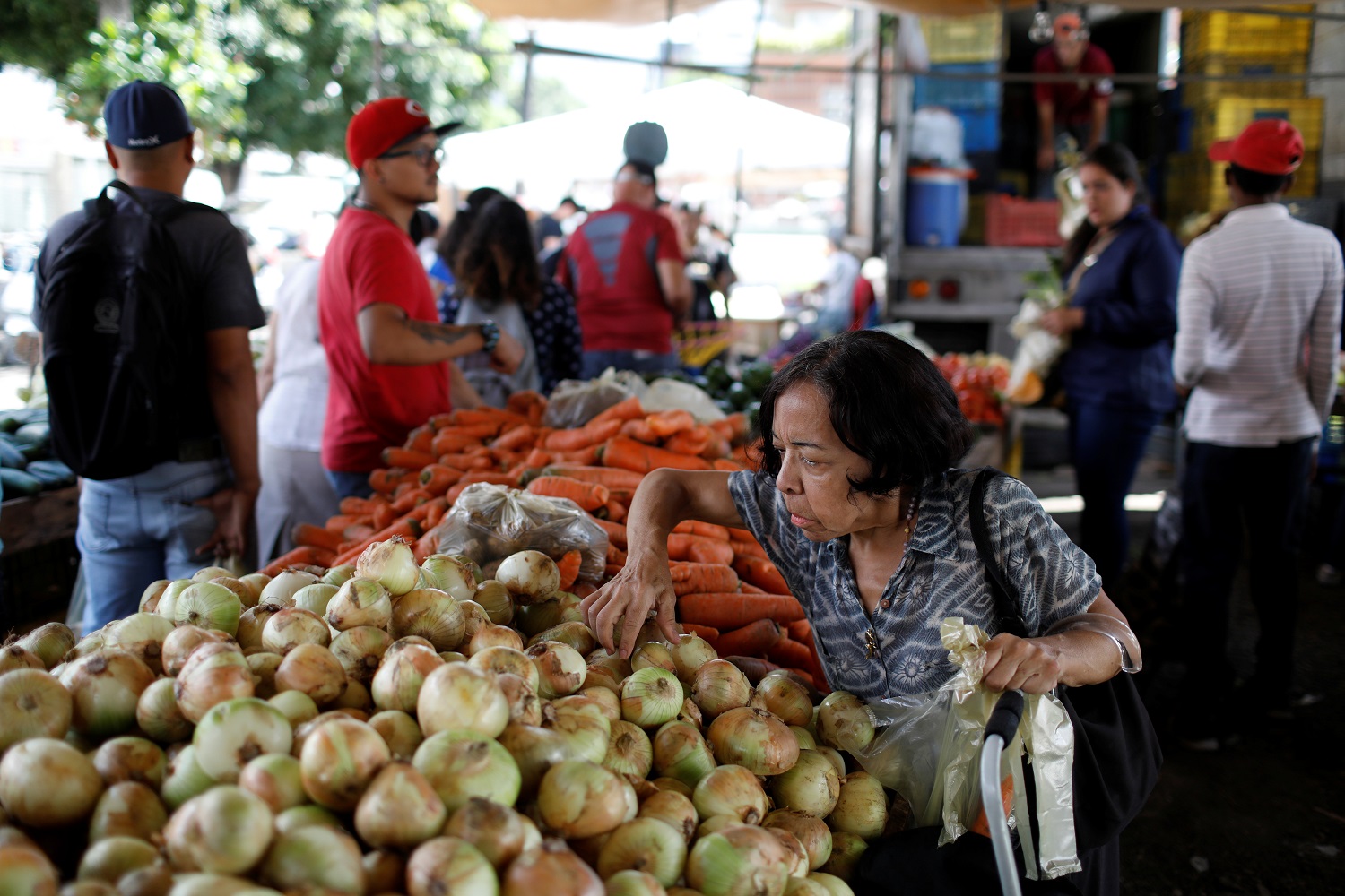 Margariteños deben rendir el sueldo mínimo para comprar alimentos