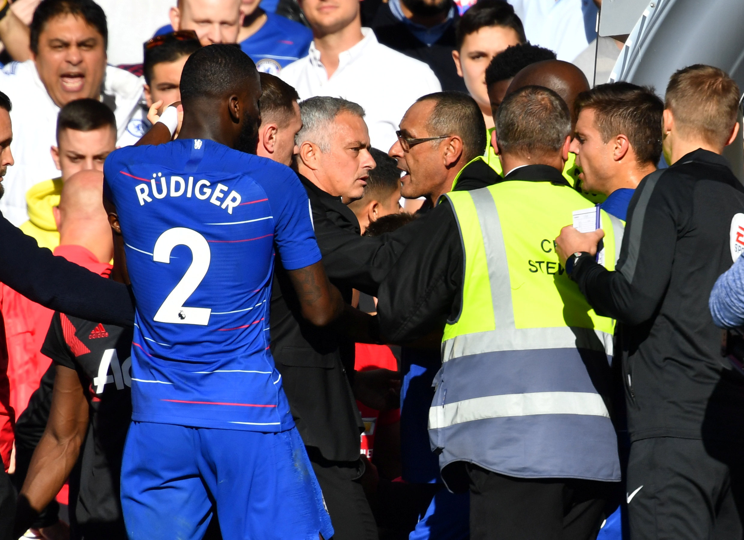 La casi pelea que provocó Mourinho luego del empate del Chelsea vs. Manchester (Video)