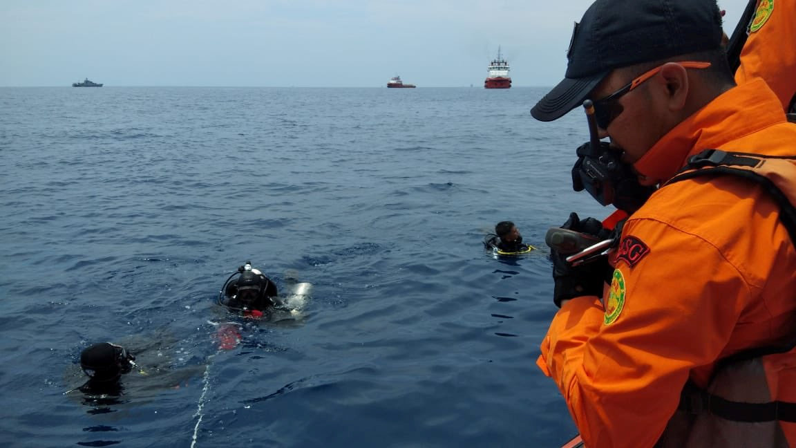 Un avión de Lion Air se estrella en el mar en Indonesia (Fotos)