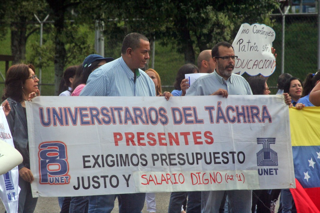 Docentes, empleados y obreros de la Unet reclaman respeto a su contrato colectivo