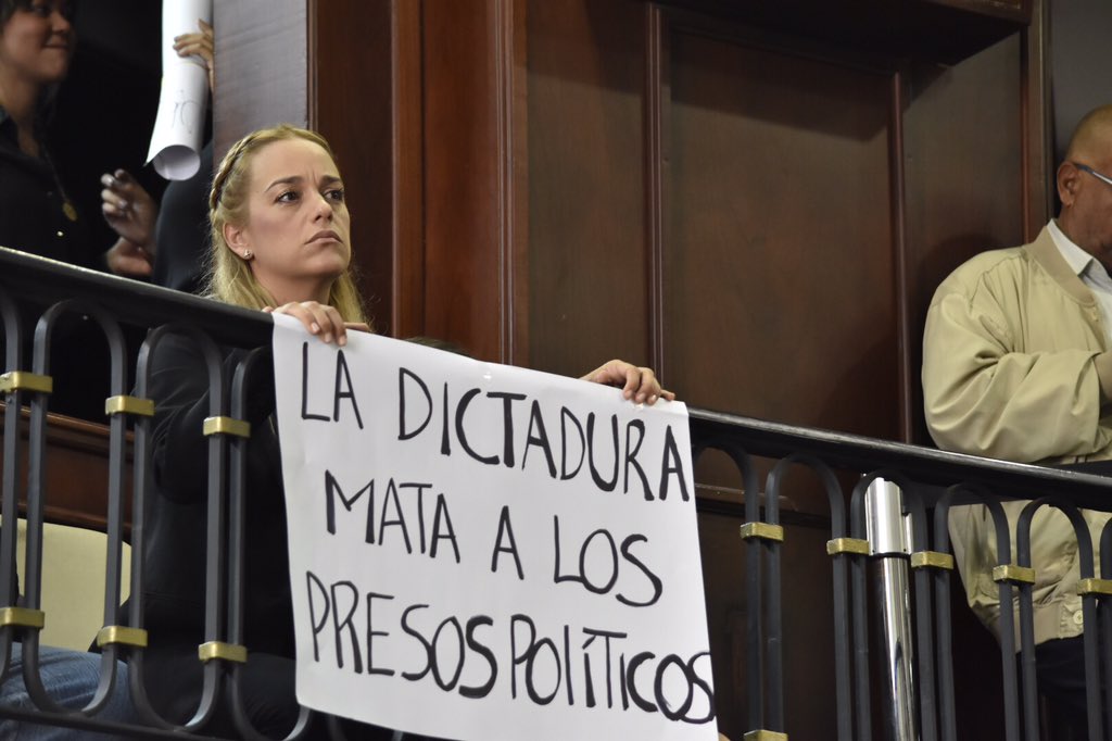 Brito dirigió sus amenazas contra las esposas de líderes democráticos