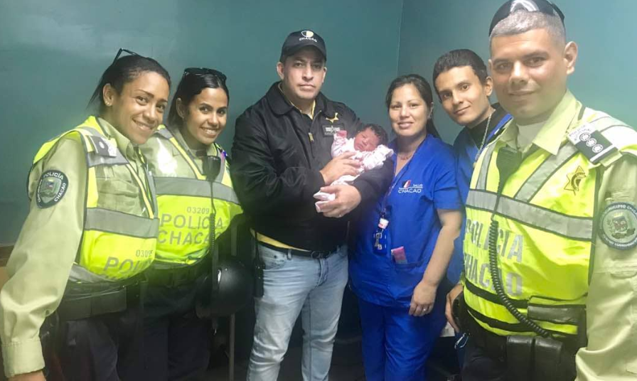 ¡Indignante! Abandonan a una bebé recién nacida en Chacao #13Oct (Foto)