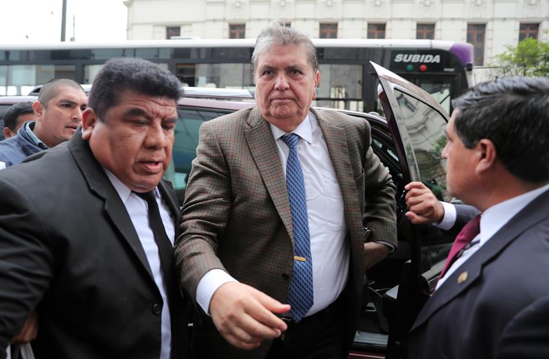 El expresidente Alan García justifica su pedido de asilo en Uruguay por persecución política en Perú