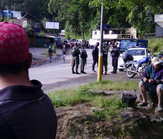 Protestan en la Cortada del Guayabo por falla en los servicios públicos #12Nov