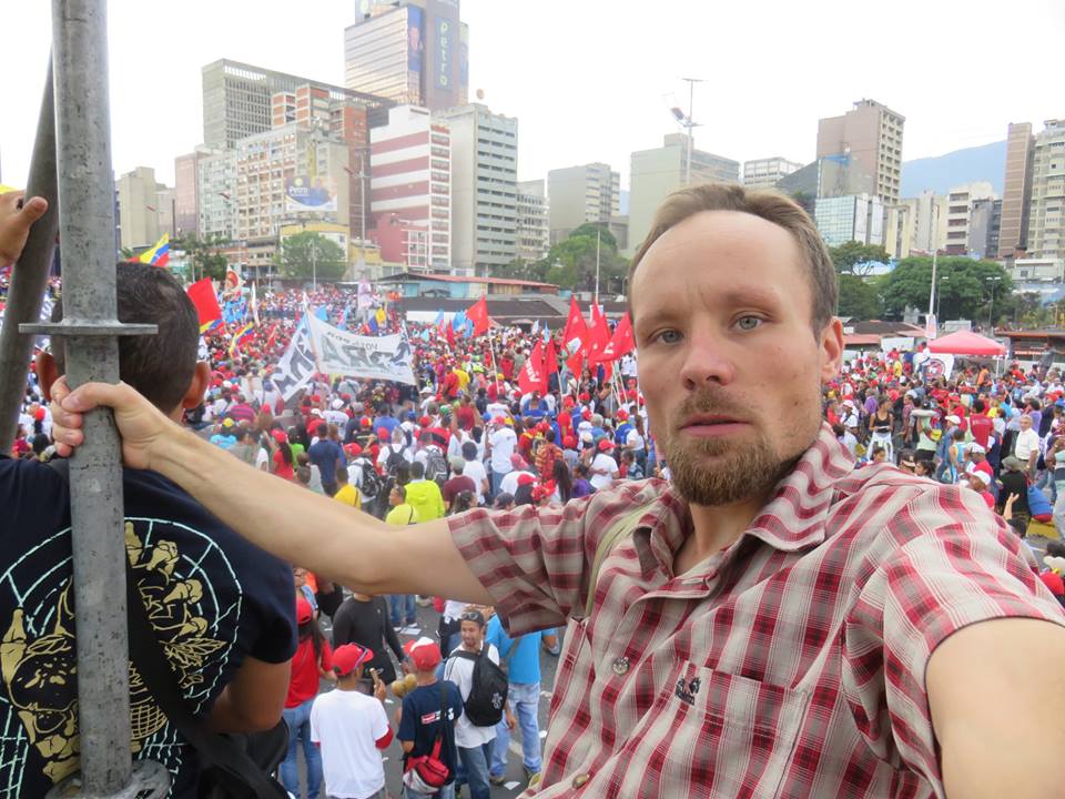 Periodista alemán habría sido detenido por el Sebin tras fotografiar a Maduro