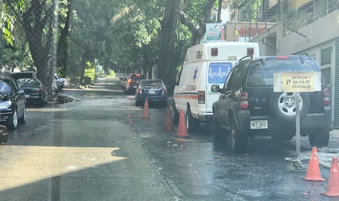 Denuncian bote de aguas negras frente al Centro Clínico de San Bernardino (FOTO) #13Nov