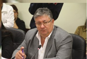 Diputado José Luis Pirela denunció irregularidades en la venta de gasolina en el Zulia