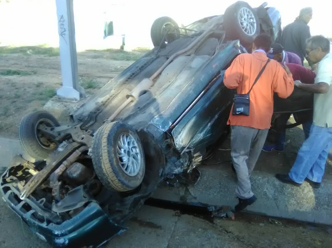 Aparatoso accidente deja una mujer fallecida y cinco heridos en la Valle-Coche