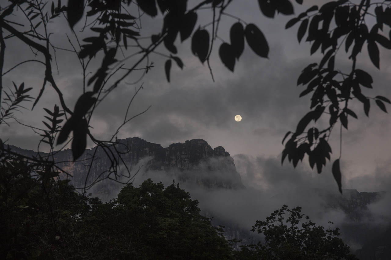 Valentina Quintero sobre balacera en Canaima: Los turistas están secuestrados en los campamentos