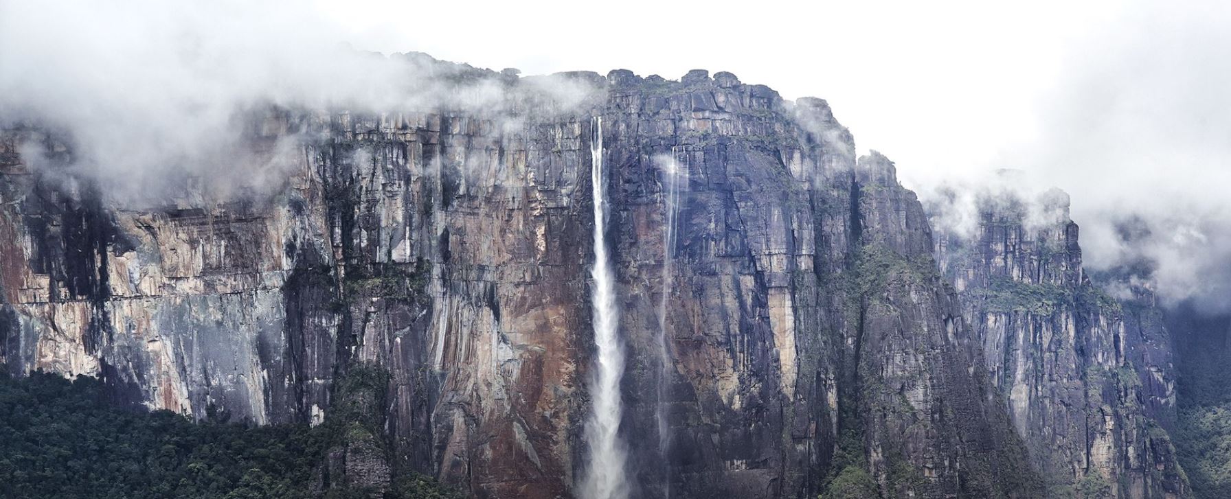 WSJ: La calamidad económica obliga a los venezolanos a destrozar Canaima en busca de oro (fotos)