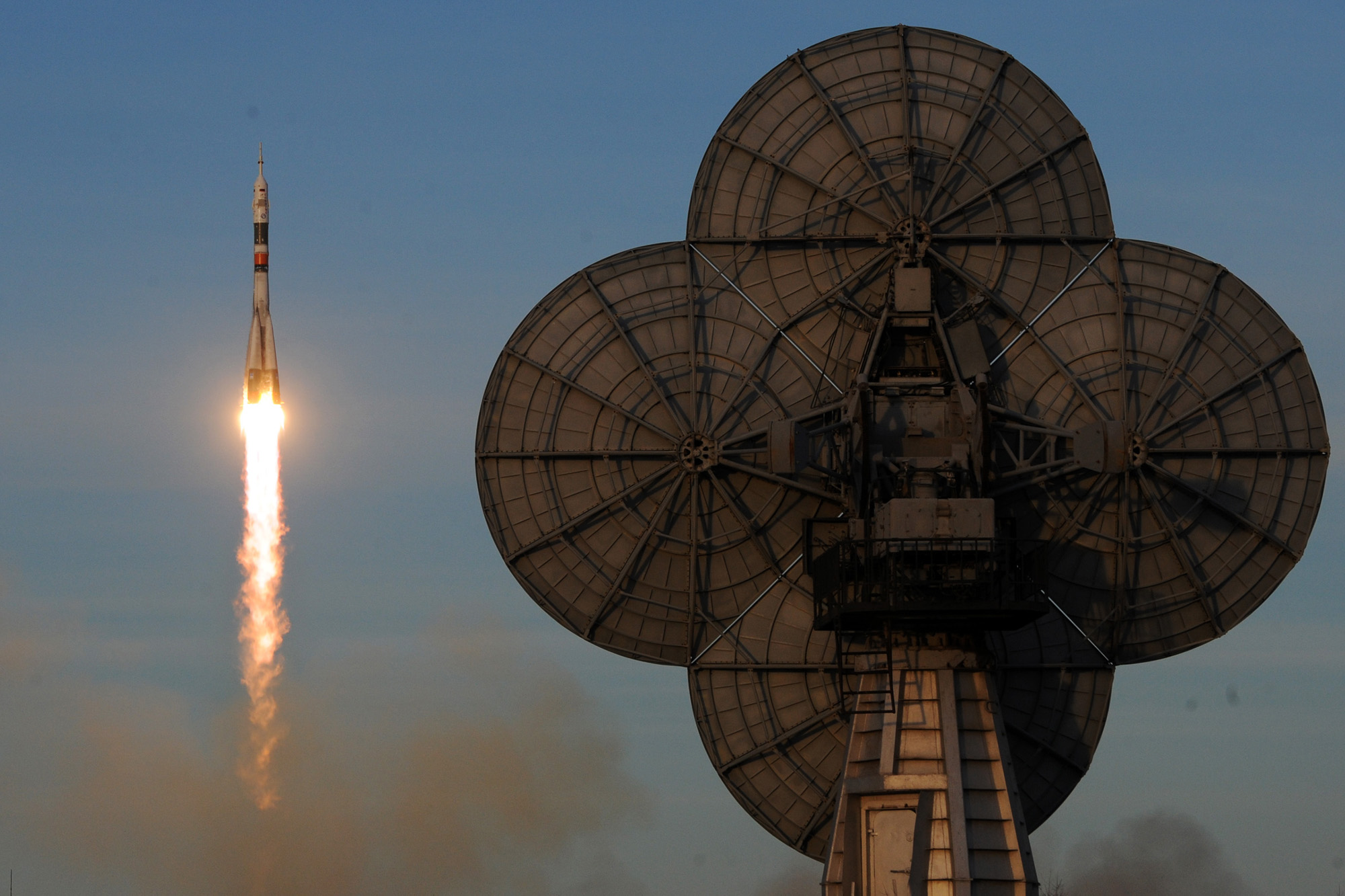 El Soyuz se acopla con éxito a la ISS en primer vuelo tripulado tras accidente