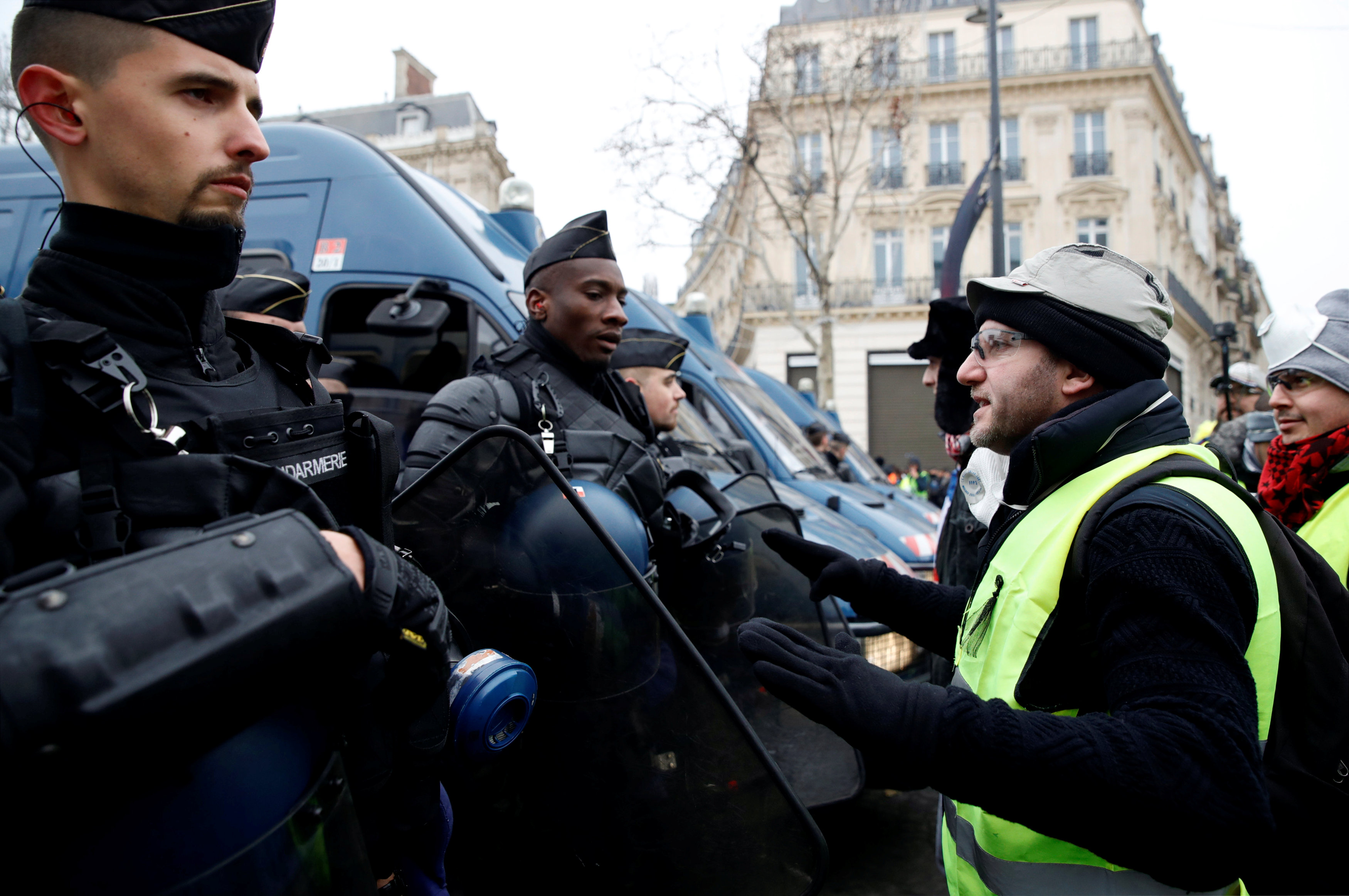 Los chalecos amarillos salen a la calle en Francia por quinto sábado consecutivo