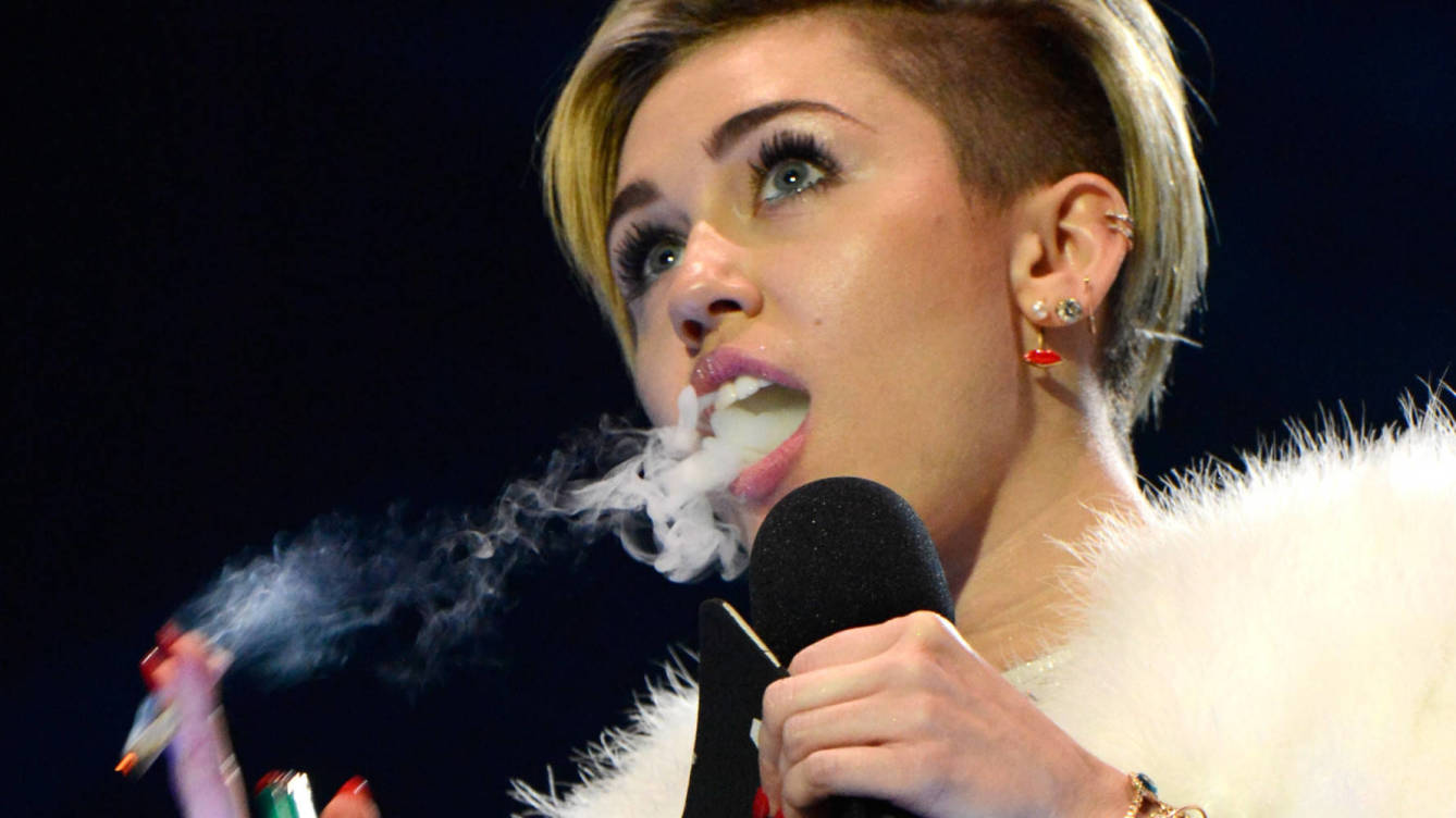 ¡Lamentable! Miley Cyrus recayó en las drogas y culpó a su madre