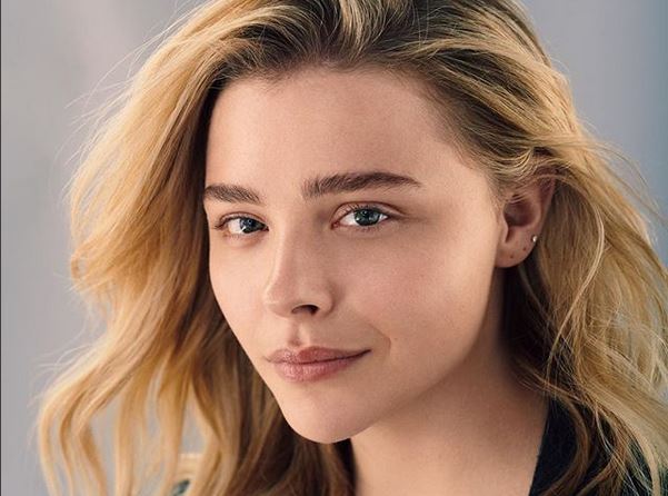 ¡OMG! La bella Chloë Moretz se cayó a besos con una modelo frente a los paparazzi (FOTOS)