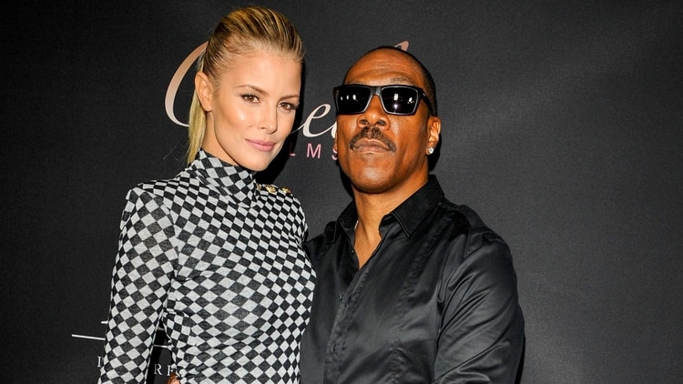 Eddie Murphy posa con sus diez hijos por primera vez (FOTO)