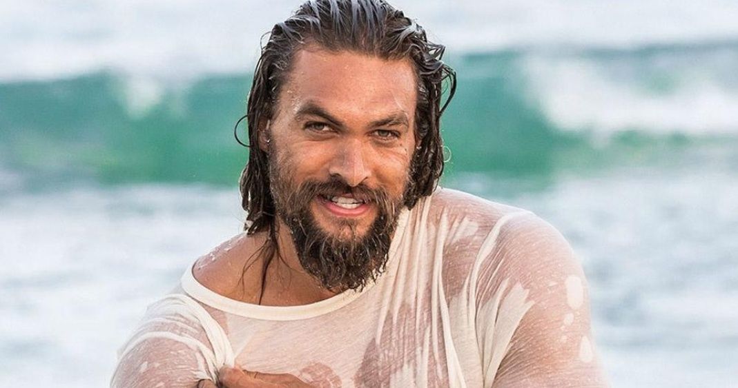 Aquaman interrumpe un matrimonio y mira lo que hizo con su tridente (Fotos)