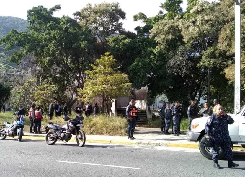 Hallan dos cadáveres cerca del puente que conecta la Ucab con Antímano