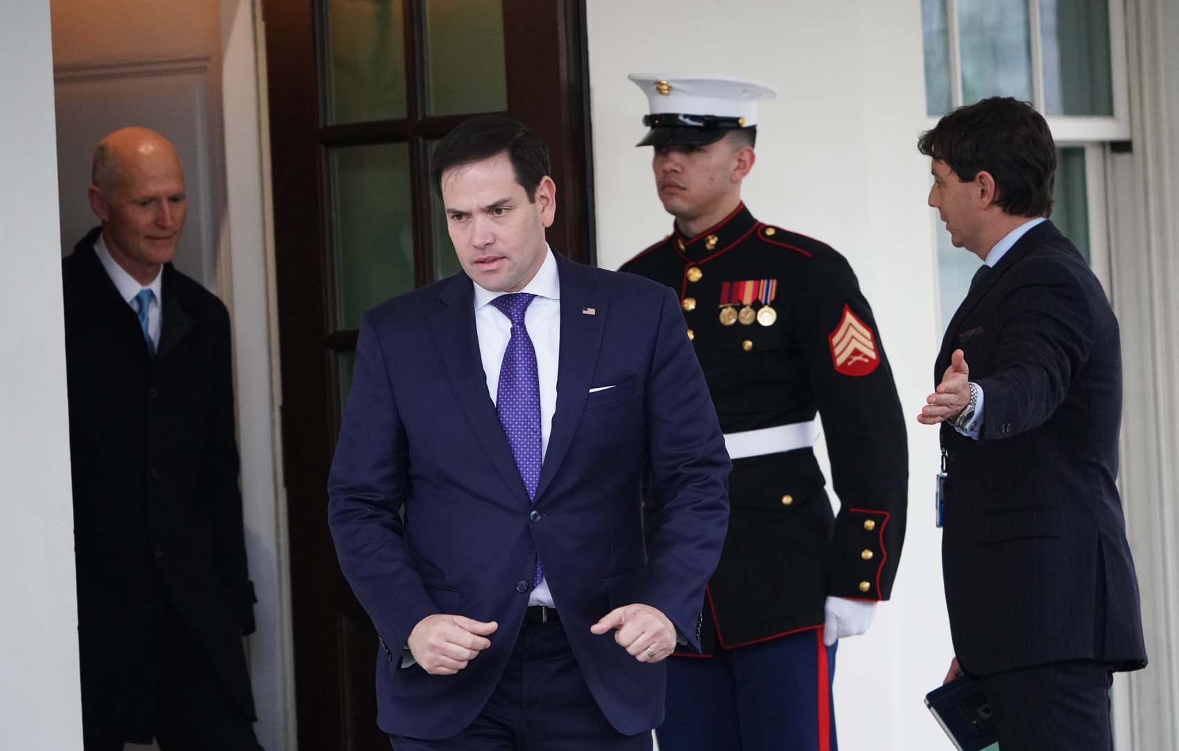 Marco Rubio: Los militares y policía deben decidir si dejan ingresar la ayuda humanitaria o apoyan a Maduro