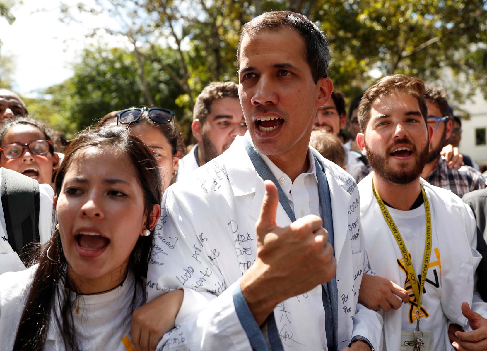 Guaidó agradece apoyo del Parlamento Europeo tras conversar con Antonio Tajani