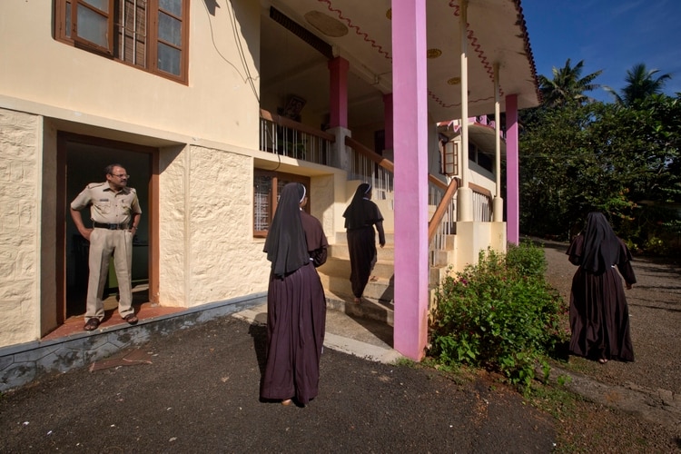 Los abusos psicológicos contra las monjas en los conventos, al descubierto en un libro