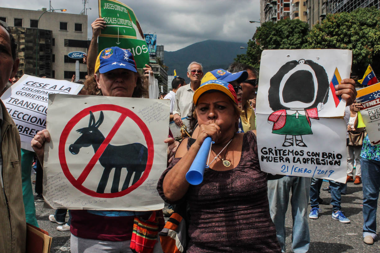 EN IMÁGENES: Caraqueños salieron a las calles este #30Ene para respaldar a la Asamblea Nacional