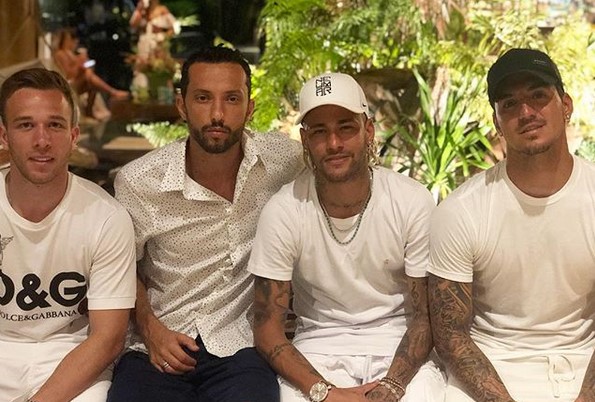 La exclusiva fiesta de fin año de Neymar en Brasil con 26 mujeres (Fotos)