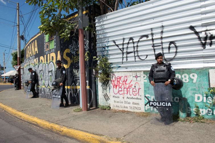 Acostumbrados a reprimir: Policía de Nicaragua despliega equipo antimotín en calles vacías (Fotos)