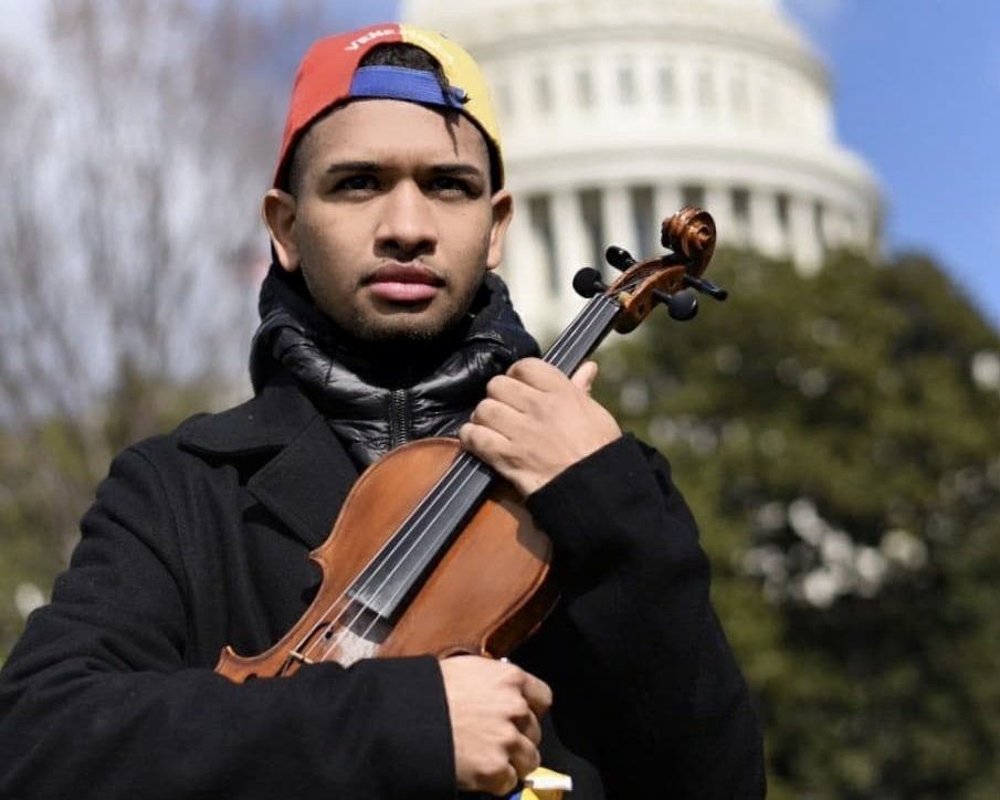 El reconocido violinista Wuilly Arteaga tildó de “enchufada” a Angie Pérez  (VIDEO)