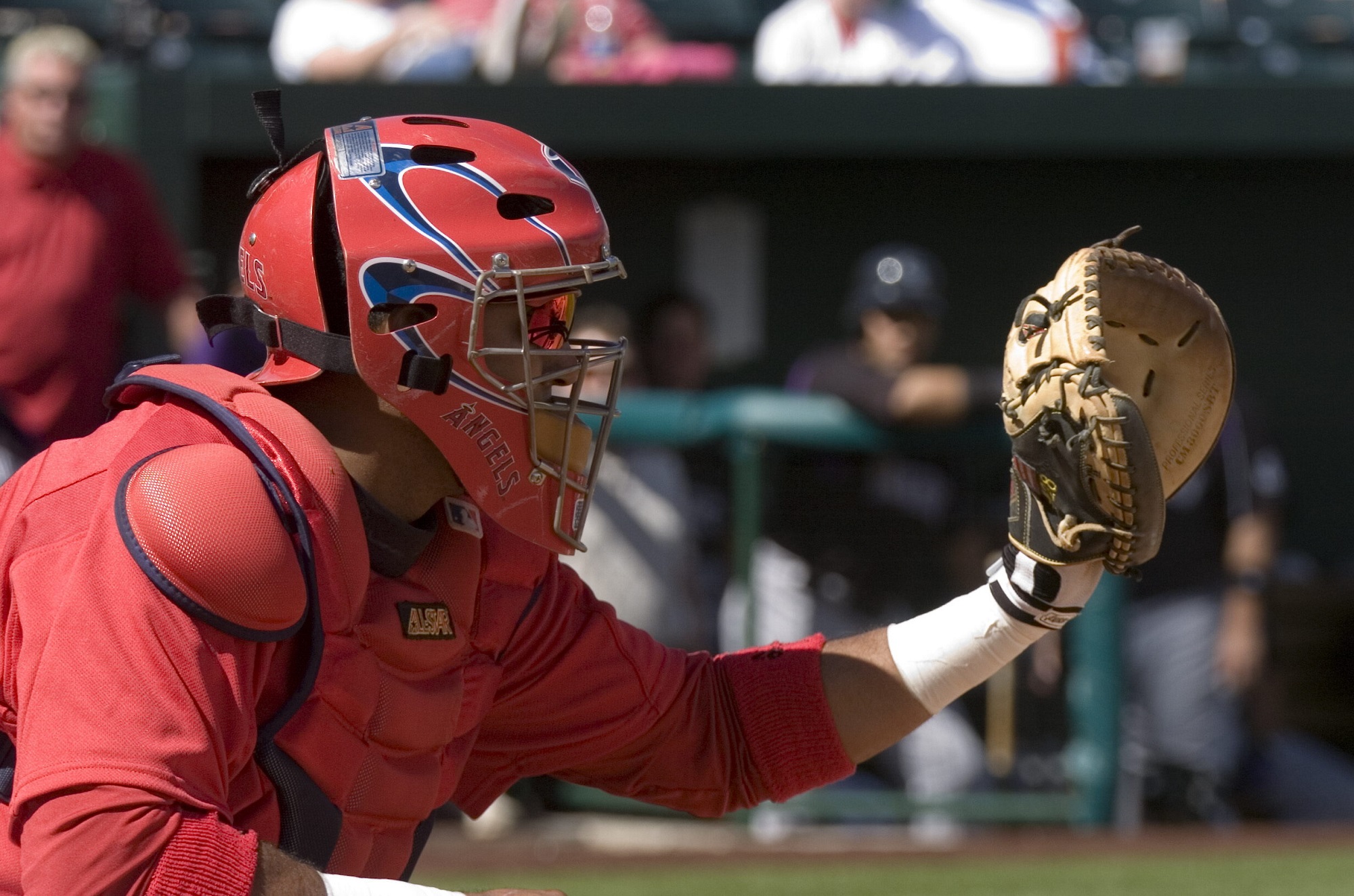 El béisbol profesional busca evitar el robo de señales a los receptores