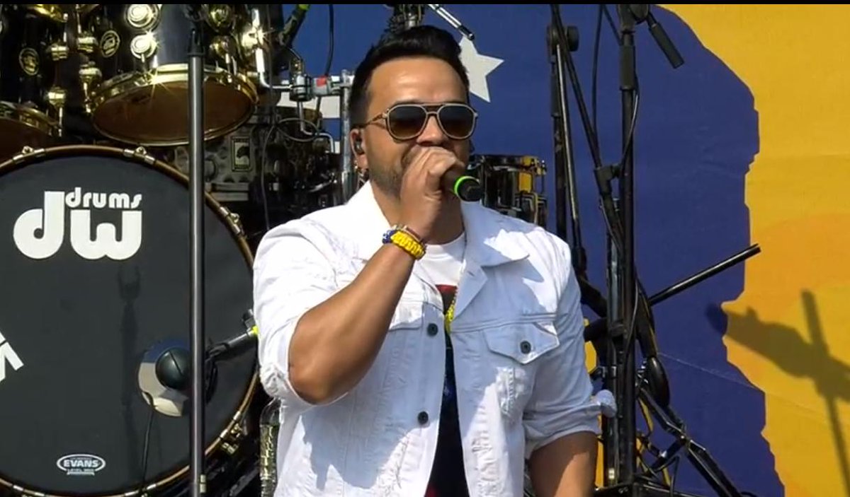 ¡Mientras VTV  transmite su pírrico concierto! Luis Fonsi canta “Despacito” en Venezuela Aid Live