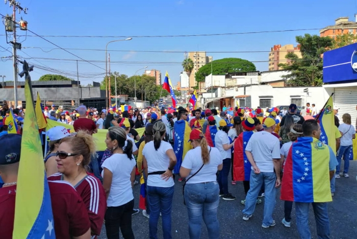 EN FOTOS: Barquisimetanos se concentran en respaldo a la entrada de ayuda humanitaria #12Feb