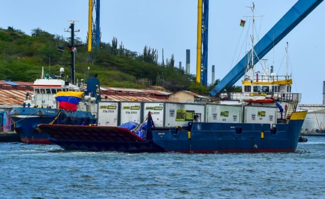 Por amenazas navales barcos con ayuda para Venezuela quedaron anclados en Curazao