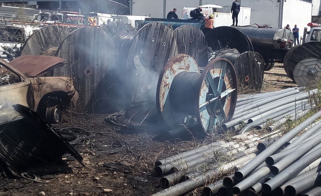 En Imágenes: Fuerte incendio arrasa la sede de Cantv en San Cristóbal este #15Feb