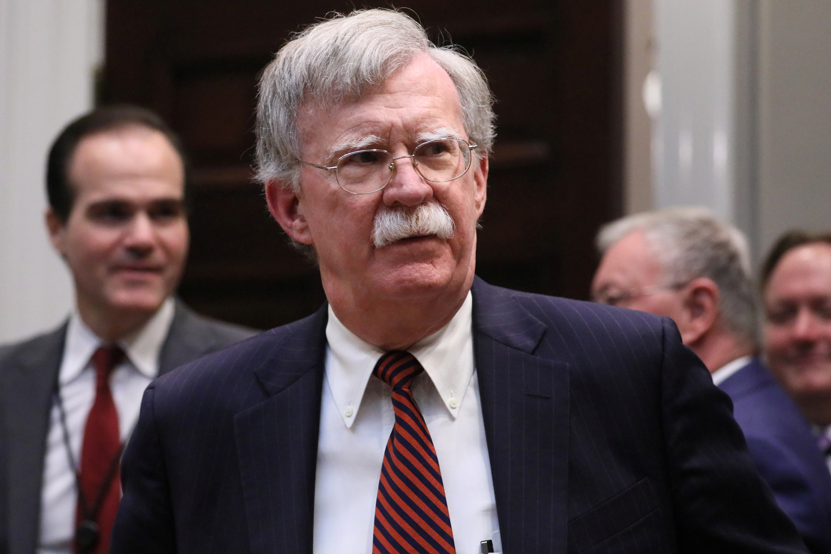 Bolton a Padrino: Cada día que respaldas las acciones de Maduro, Venezuela se deteriora aún más