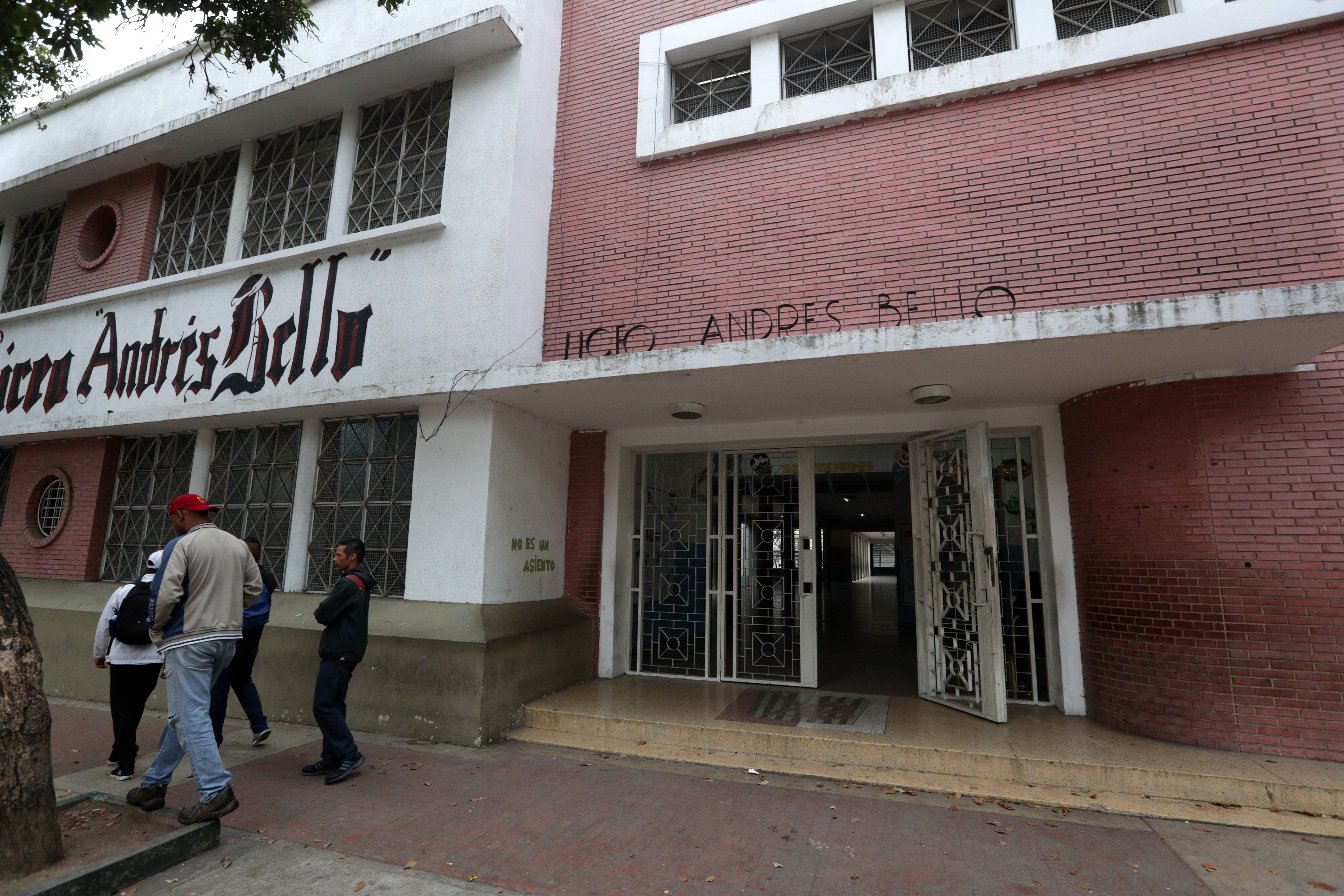 Régimen chavista levanta actas a colegios que no acataron suspensión de actividades