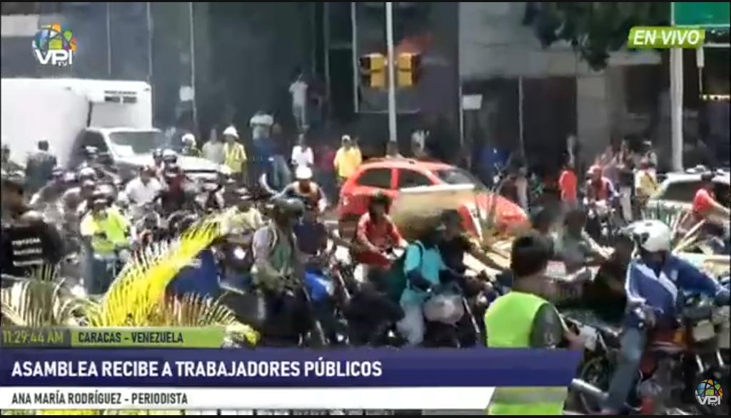 Colectivos amedrentan a los trabajadores públicos en la Asamblea Nacional