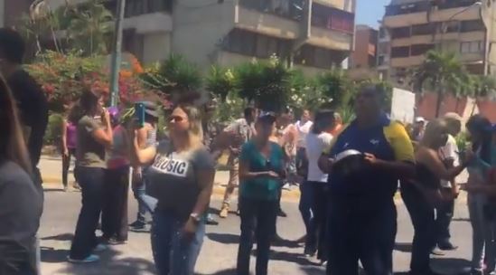 Nos tratan como perros: Habitantes de Juan Pablo II en Montalbán protestan por falta de agua #15Mar (VIDEO)