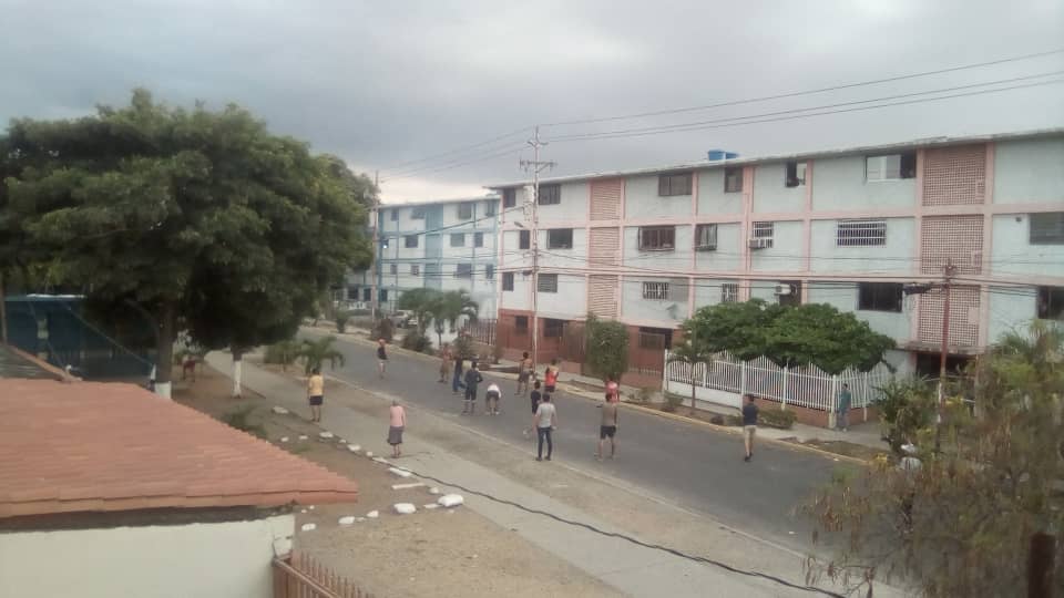 GNB y colectivos reprimieron a manifestantes en la Urbanización Gil Fortoul de Barquisimeto (Fotos y videos)