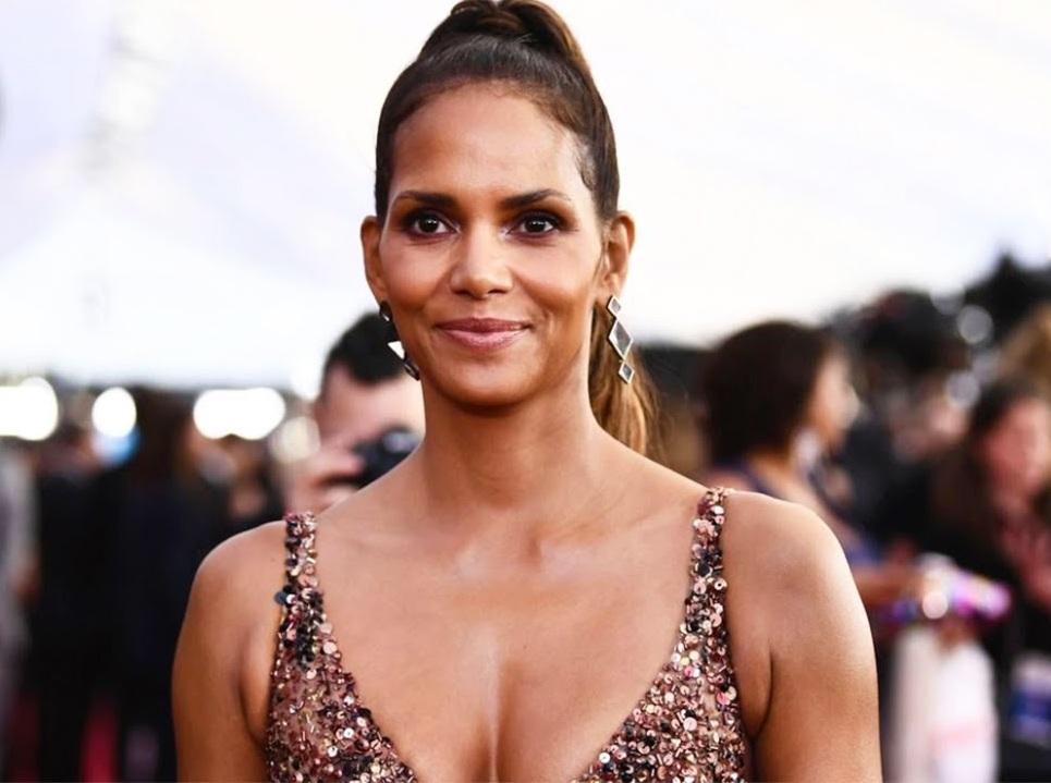 ¡Sin sostén! A sus 52 años, Halle Berry publicó su foto más caliente del año