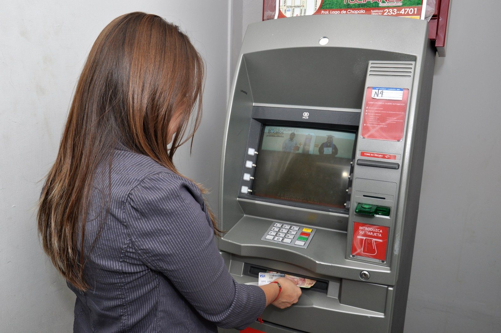 El VIDEO del ladrón que le regresó todo el dinero a su víctima porque no tenía más plata en el banco