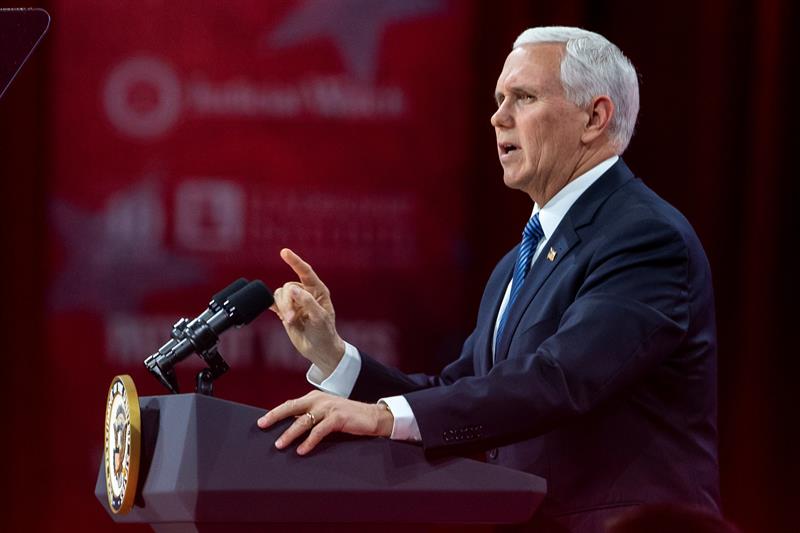 Pence promete que Estados Unidos acabará muro antes de que termine el mandato de Trump