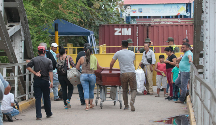 Parientes sufren un calvario para repatriar a sus difuntos