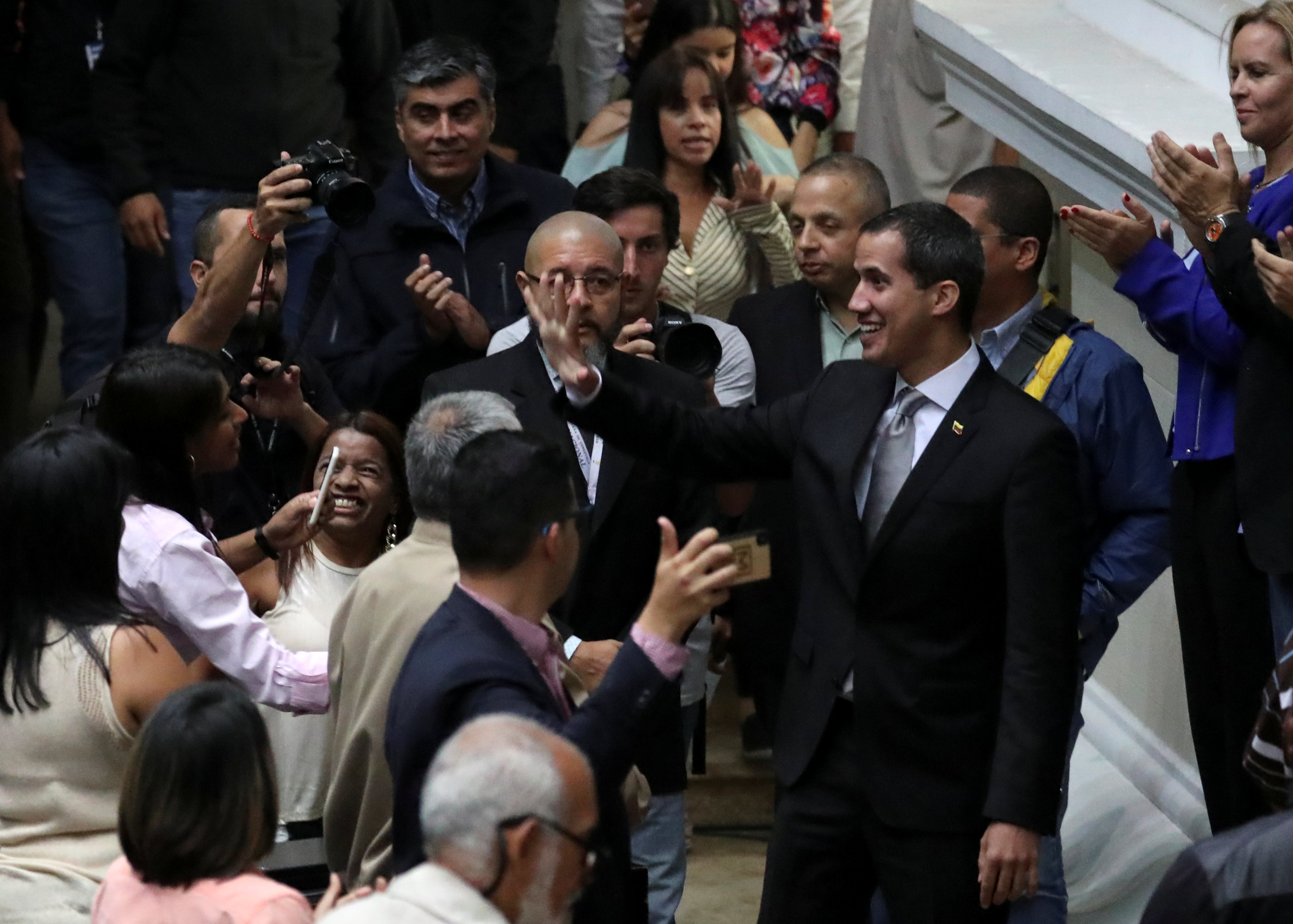 Guaidó a empleados públicos: El rol de nuestros trabajadores en la transición es protagónico #8Abr