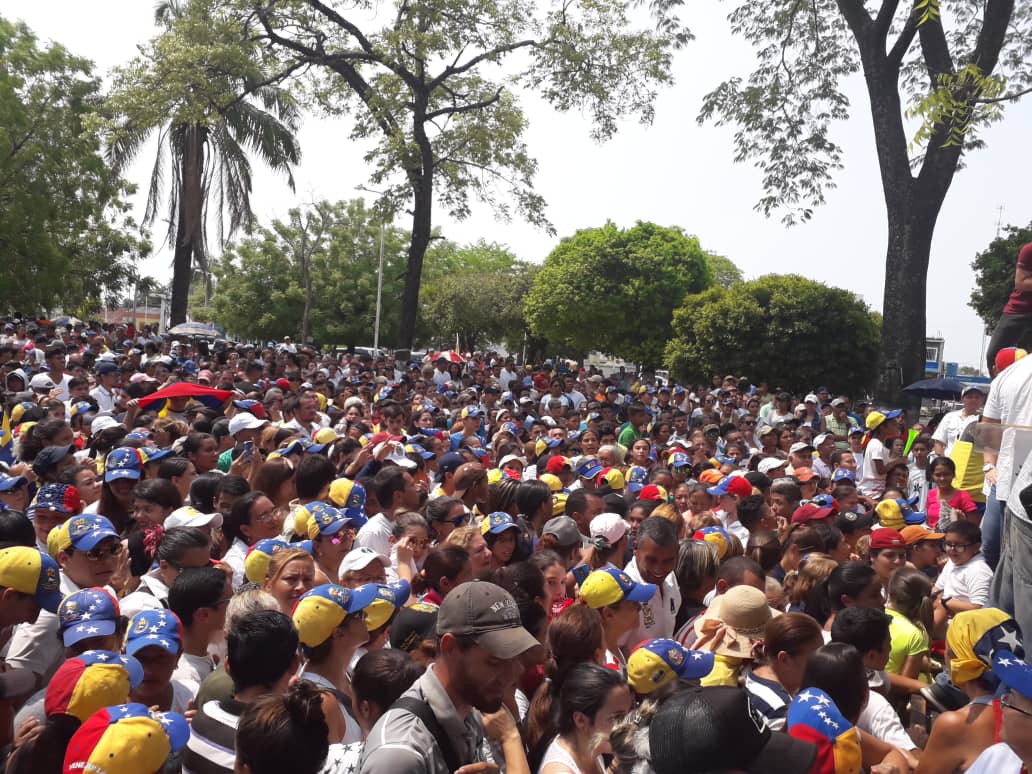 ¡A REVENTAR! Así se encuentra la Plaza Bolívar de Machiques en respaldo a Guaidó