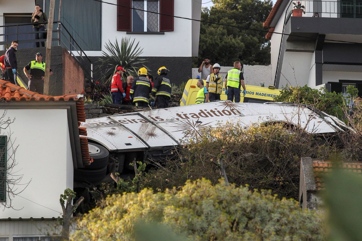 Al menos 28 muertos en un accidente de autobús turístico en Madeira