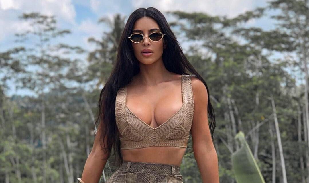 “Te pillamos, bonita”: El descuido de Kim Kardashian revela uno de sus trucos de belleza (FOTO)