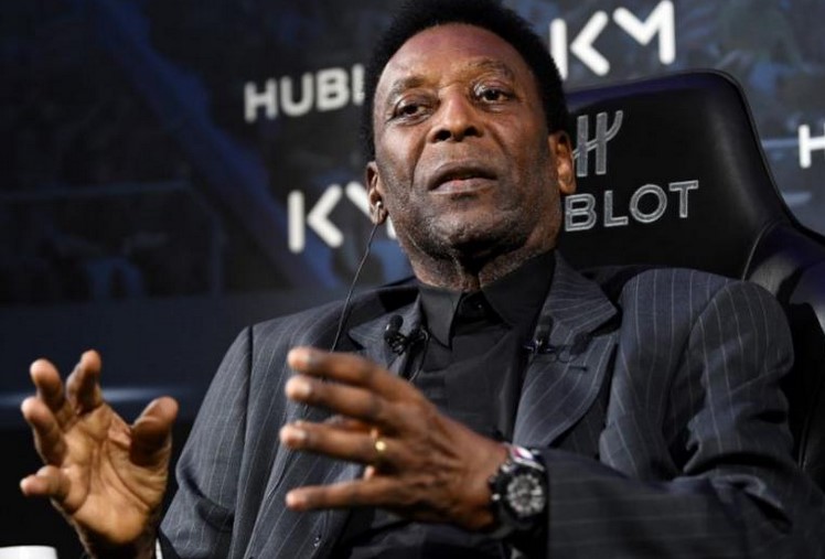 Pelé, de vuelta en Brasil tras su hospitalización en Francia