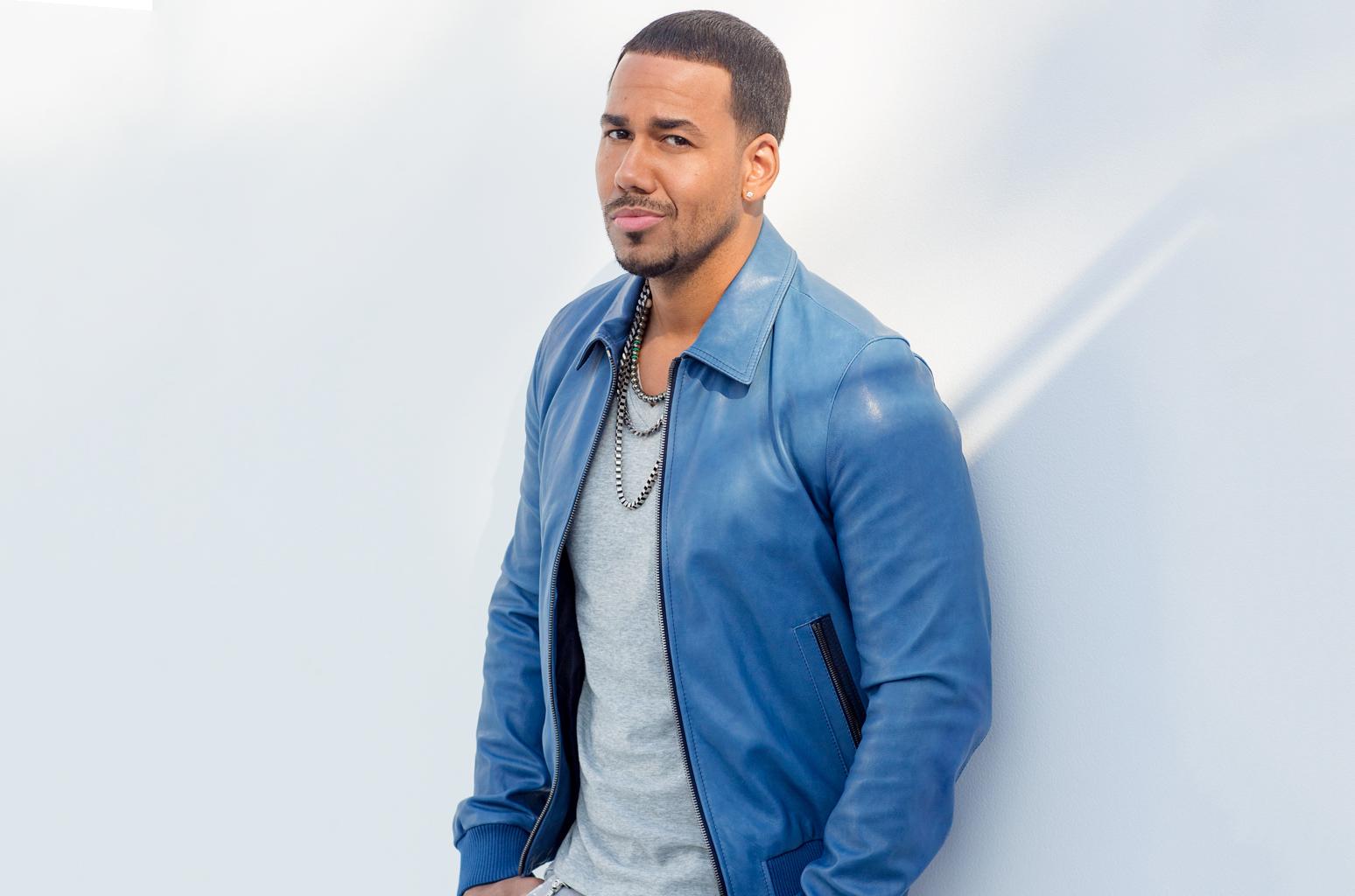 Romeo Santos posó desnudo para promocionar el regreso de “Aventura” (+Fotos)